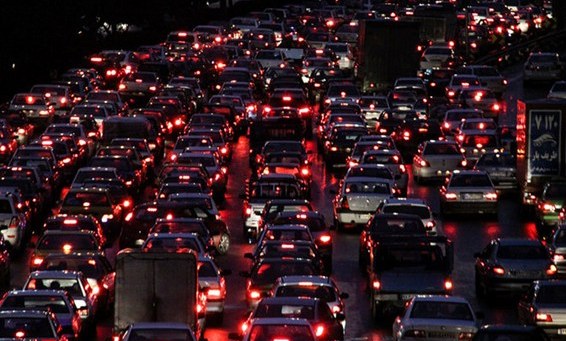 تهرانی‌ها هر روز ۲۰ میلیون ساعت در ترافیک می مانند