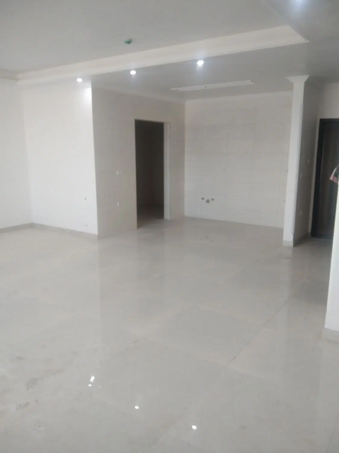 فروش آپارتمان 170متر طبقه 5 نما ساریکنار