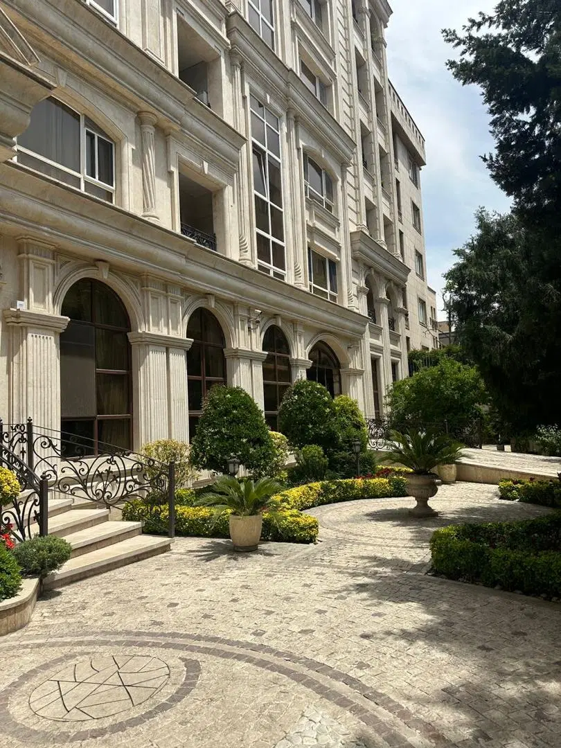 ۲۰۰ متر نیاوران لاکچری و فاخر و اکازیون
