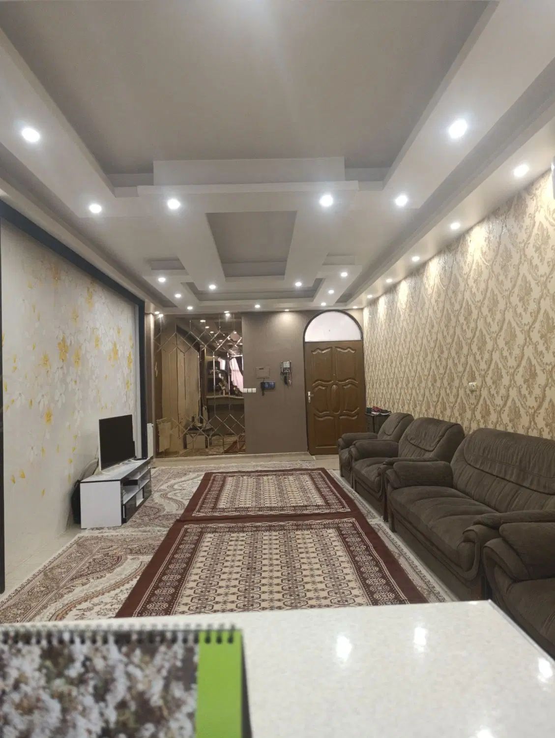 آپارتمان ۱۱۷ متری لوکس_رو به نما_سند تکبرگ