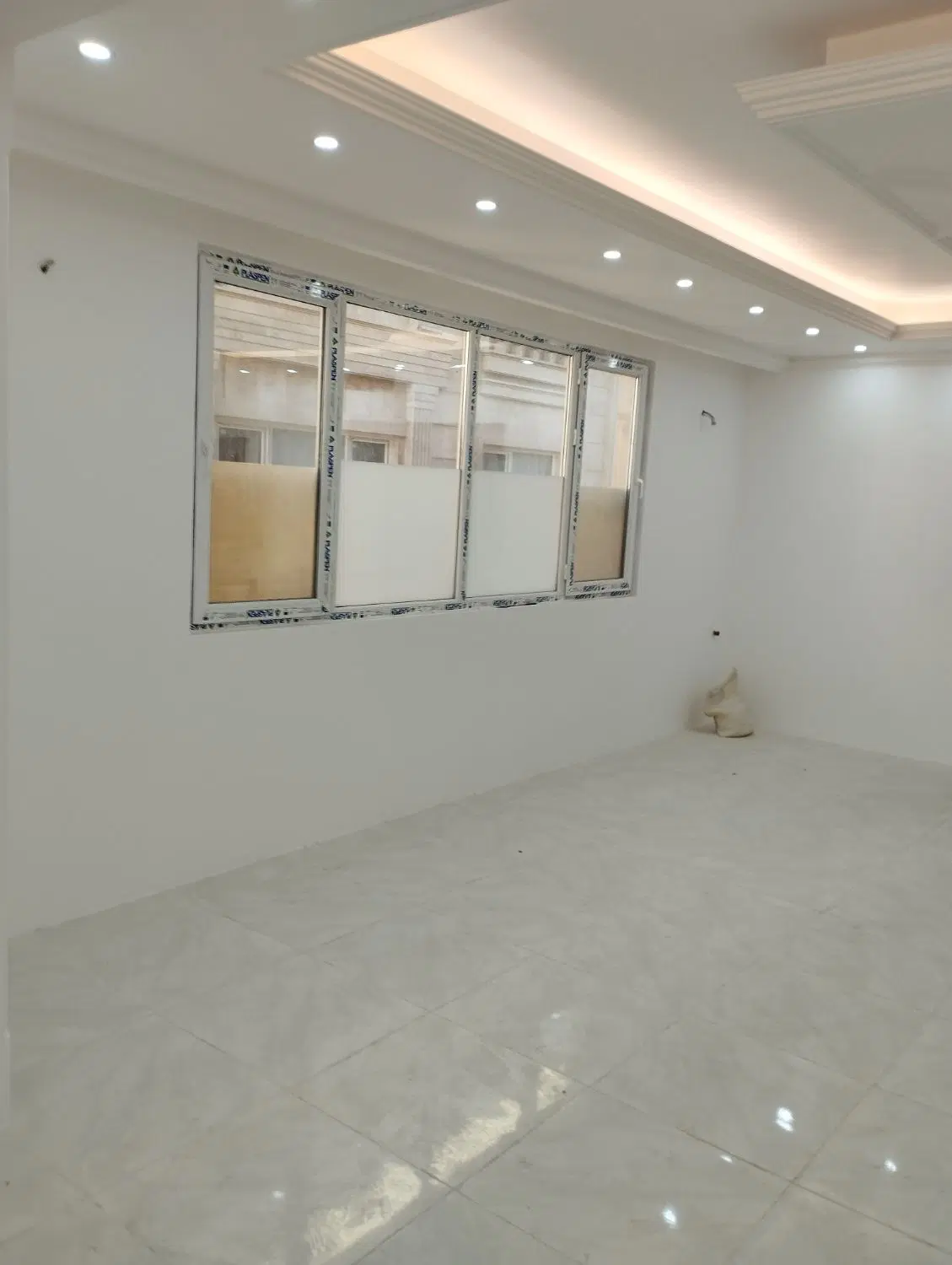 واحد135متری3خواب تکواحدی2بر2نبش سندتکبرگ آل یاسین