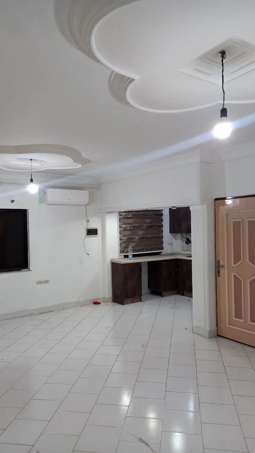 سند دار ۹۵ متر، ۱۳ آبان