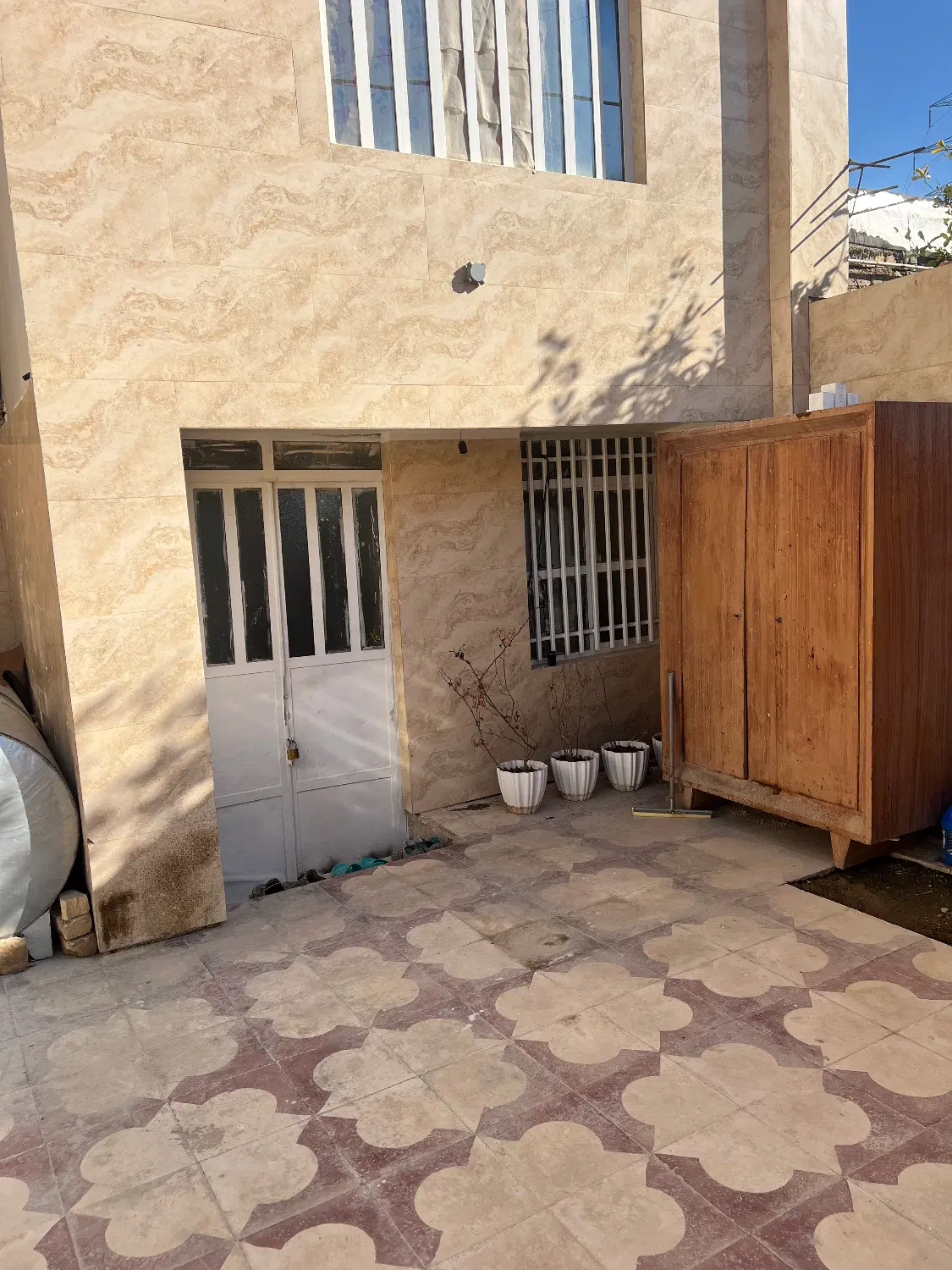 یک سوییت و یک واحد یک خواب شاپورجان