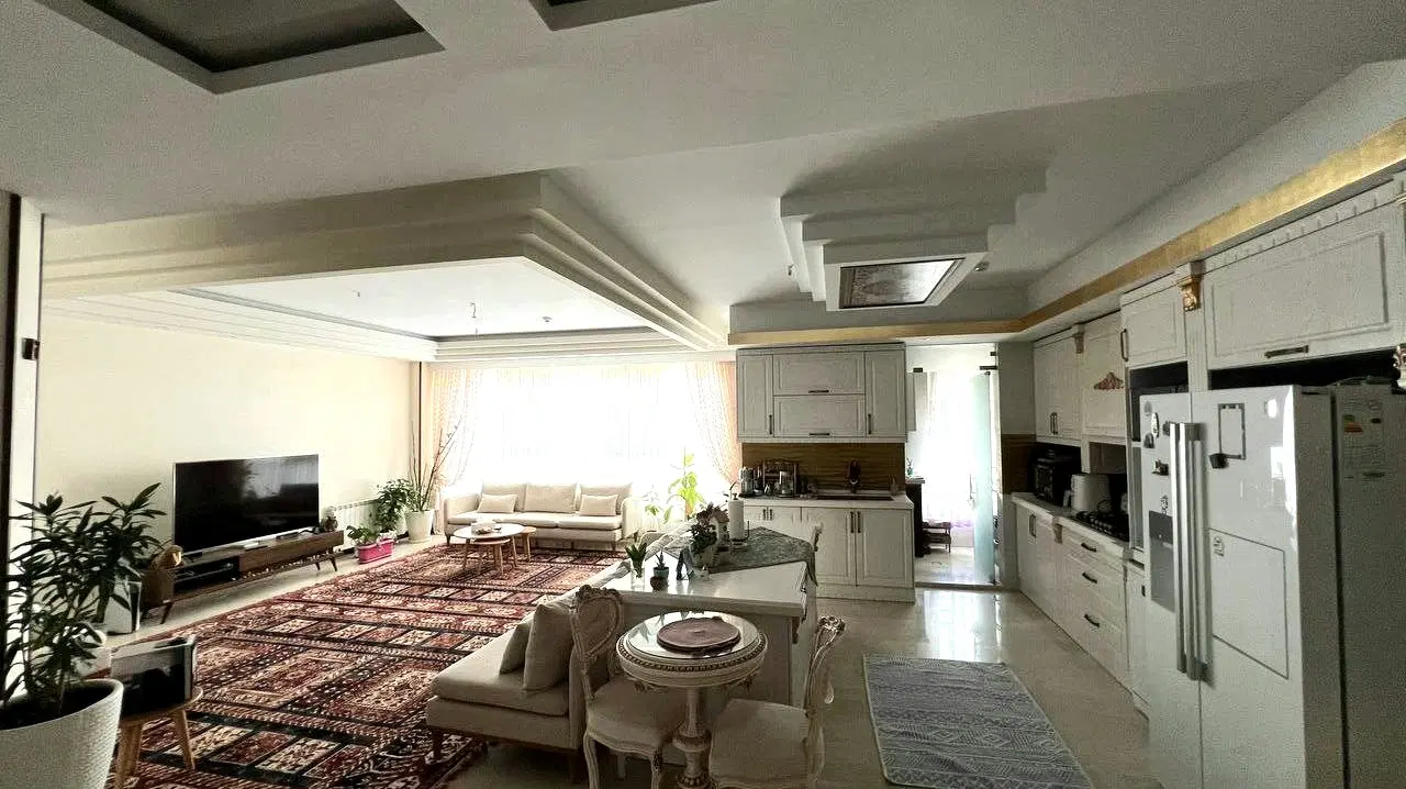 ۸۸متر ۲خواب  شمال فردوس  غرق نور   پنجه افتاب