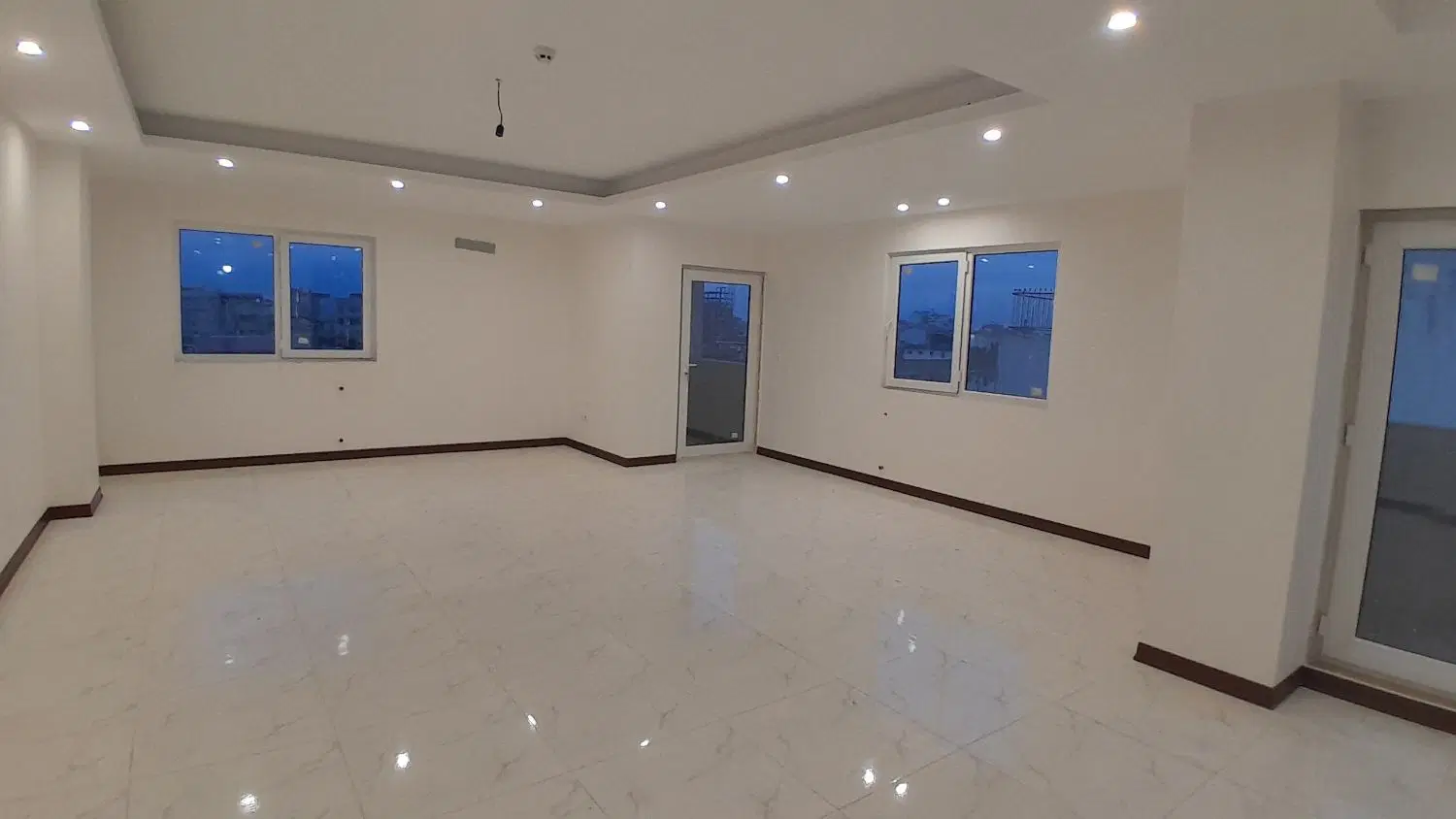 کمربندی غربی ۱۳۰ متر ۳ خواب ۲ تراس افتابگیر