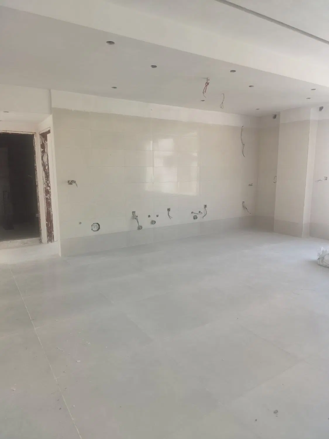 آپارتمان ۹۵ متری  نوساز با پارکینگ و انباری
