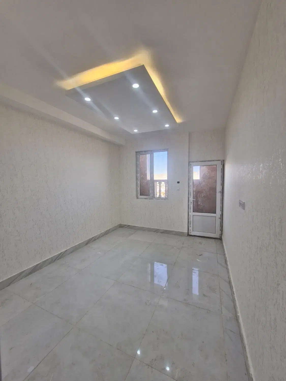 فروش واحدچهارواحده۷۵متری سنددار خیابان
