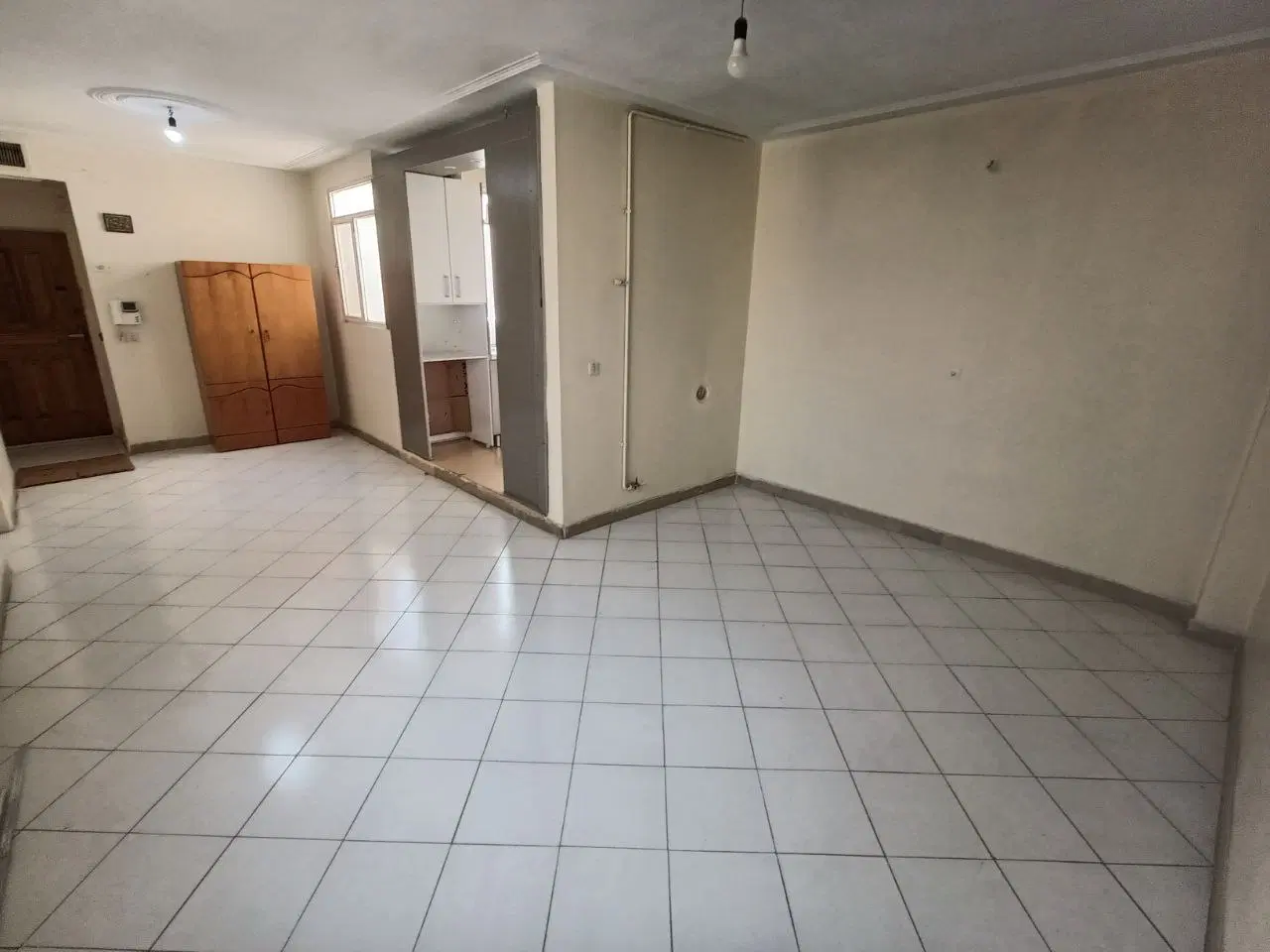۵۶ متری ، پارکینگ دار ، تخلیه ، قصرالدشت