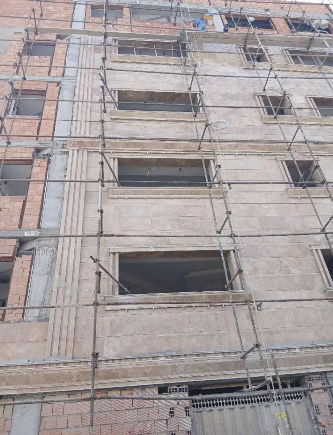 فروش اقساطی آپارتمان ۱۶۰متر سه خوابه تک واحدی