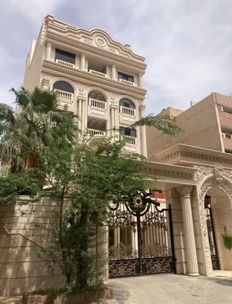 ۱۸۰ متر سه خواب جای پارک دو‌ماشین برند