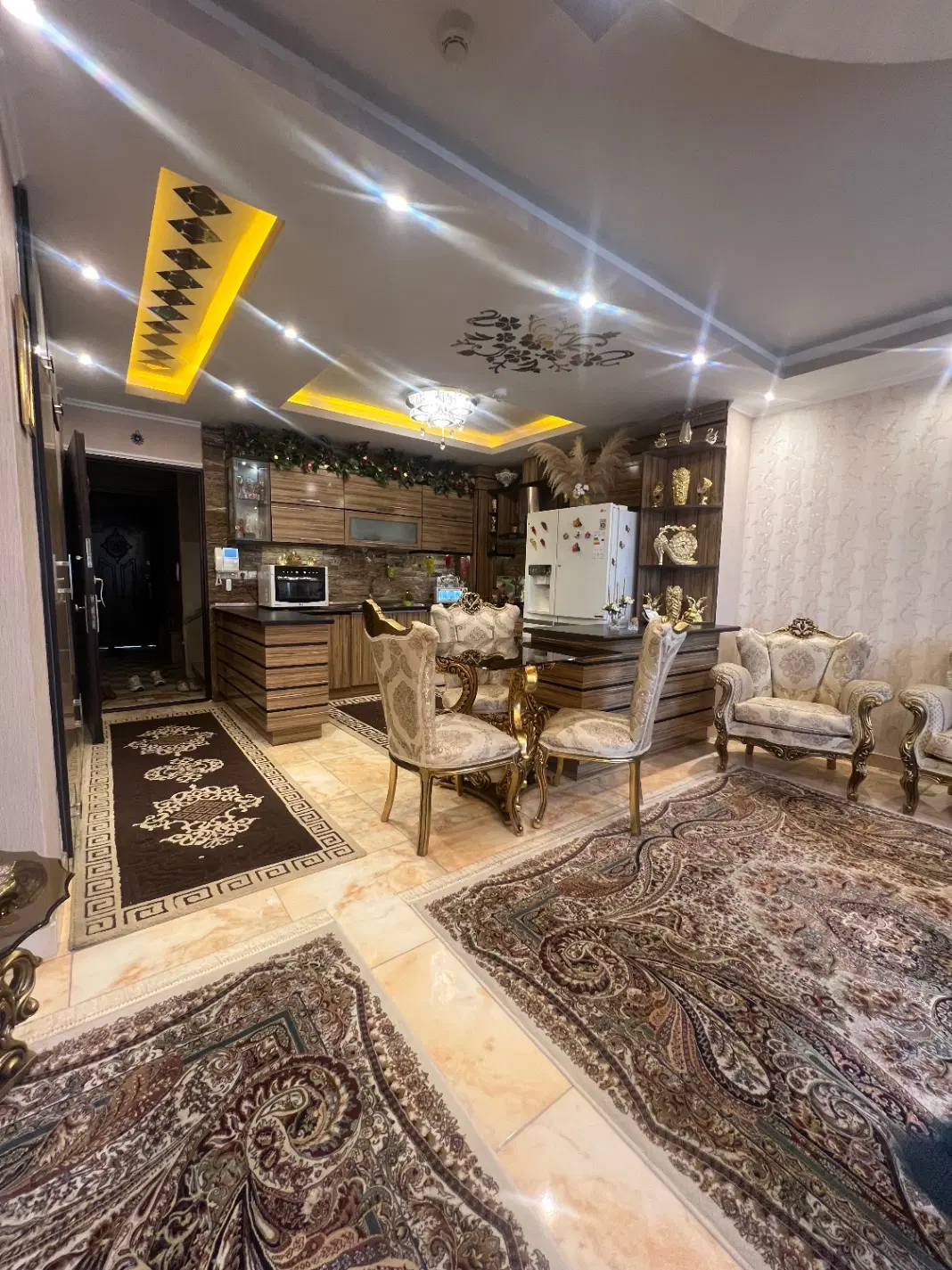 فروش واحد_گلسار_۲ خواب شیک و تمیز_پارکینگ_اسانسور