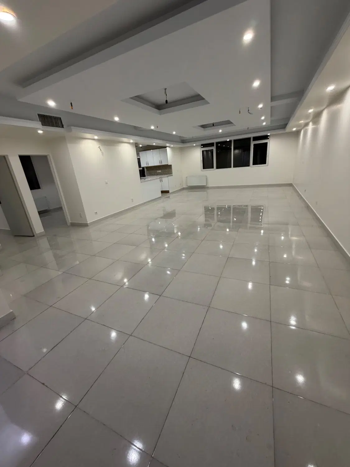 آپارتمان ۱۳۰ متری فول امکانات غرق نور