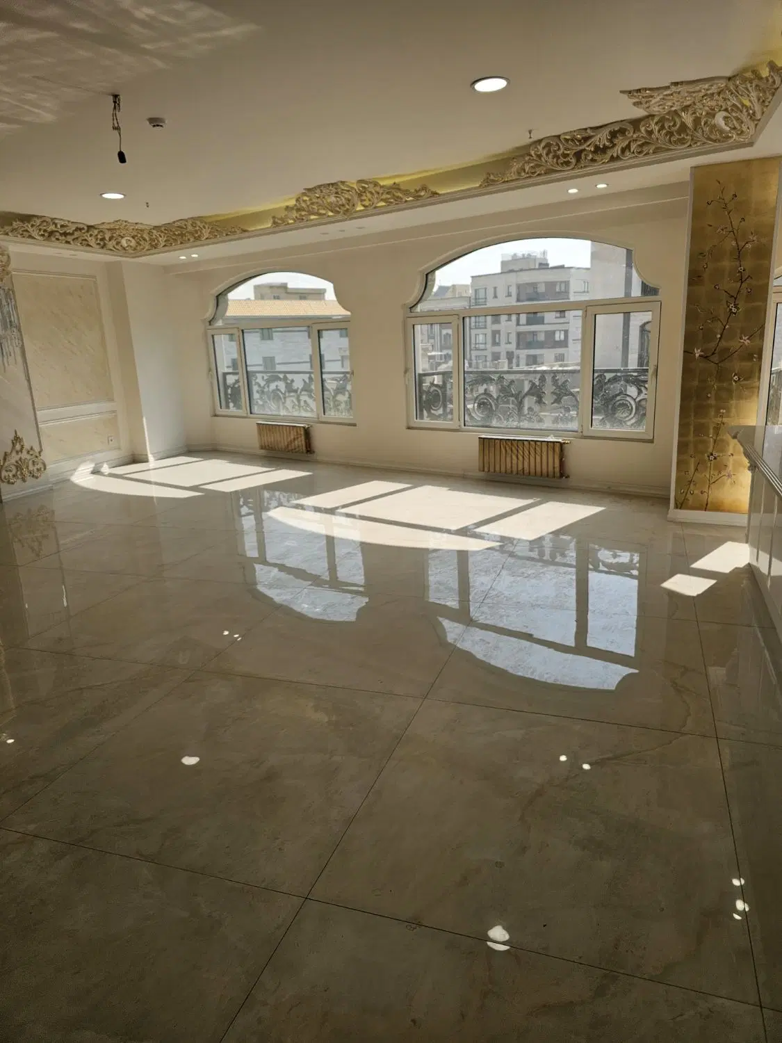 ۱۳۸ متر ۳ خوابه سالن پرده خور ۲پارکینگ سندی