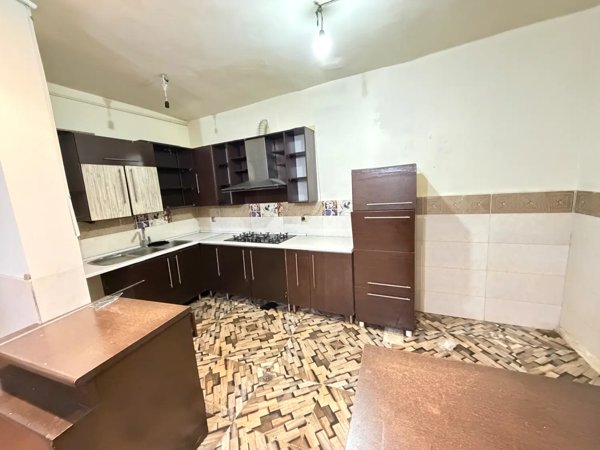 ۹۵متر ۲خواب _ حیاط دار _ پارکینگ دار _ دامپزشکی