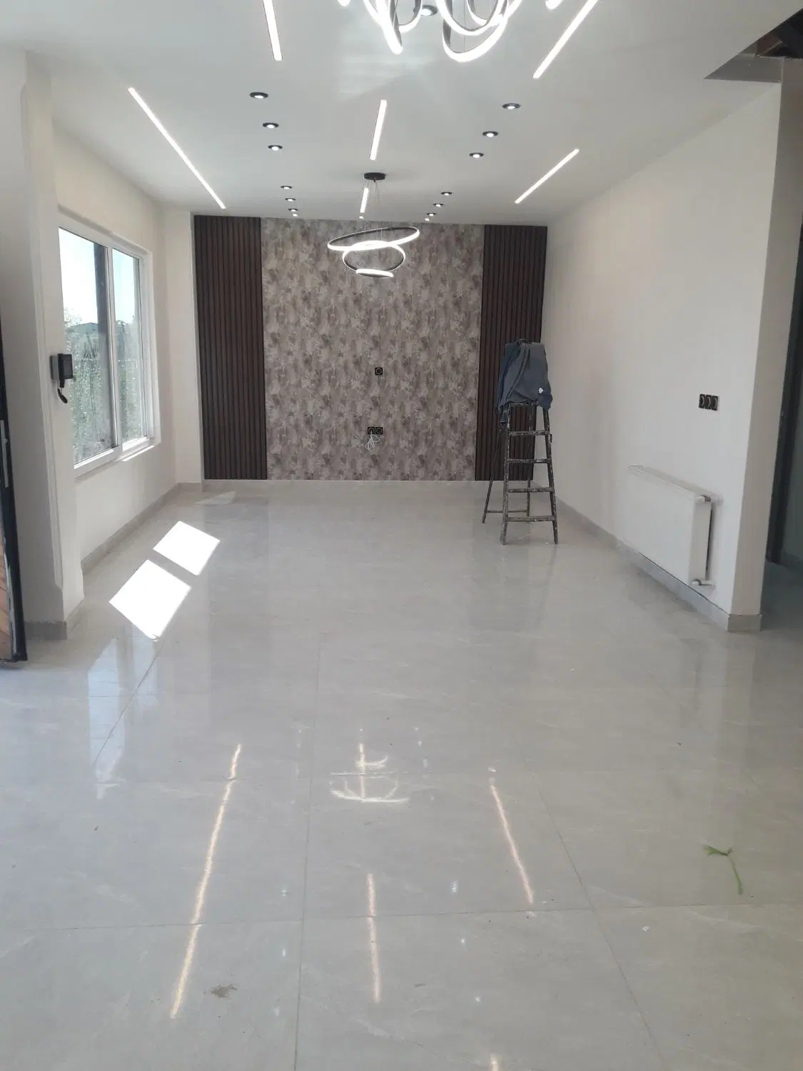 اجاره اجاره آپارتمان۱۰۰متری شیک و نو  وموقعیت عالی