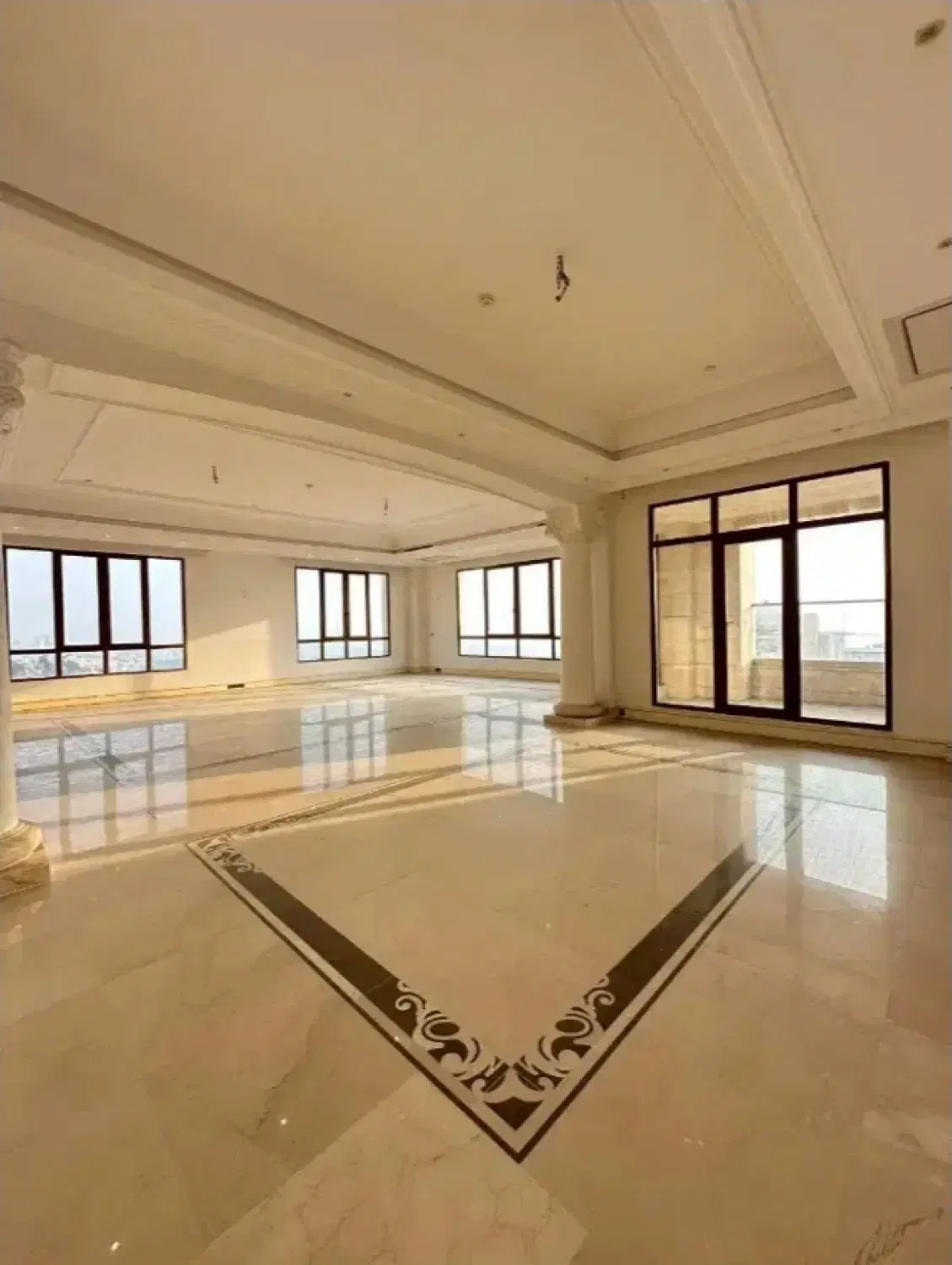 285متر _ لوکیشن تاپ، خانه کامل و همچی تمام