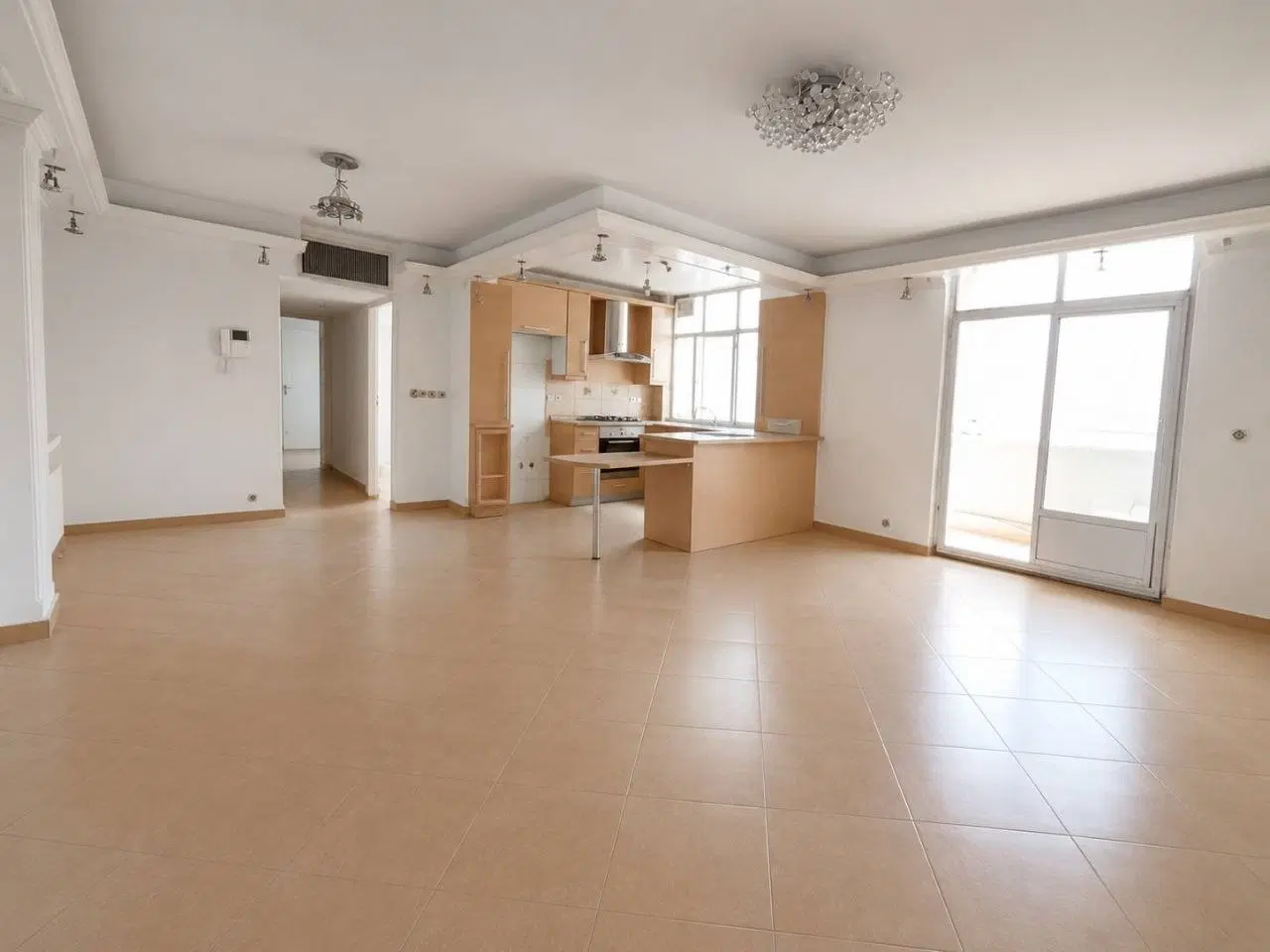 ۹۲ متر_ روبه آفتاب _فول امکانات_ تاپ لوکیشن