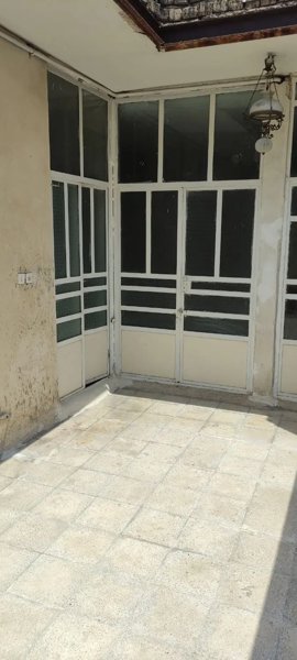 رهن وکریه طبقه بالا روبه روی بیمارستان عسلیان