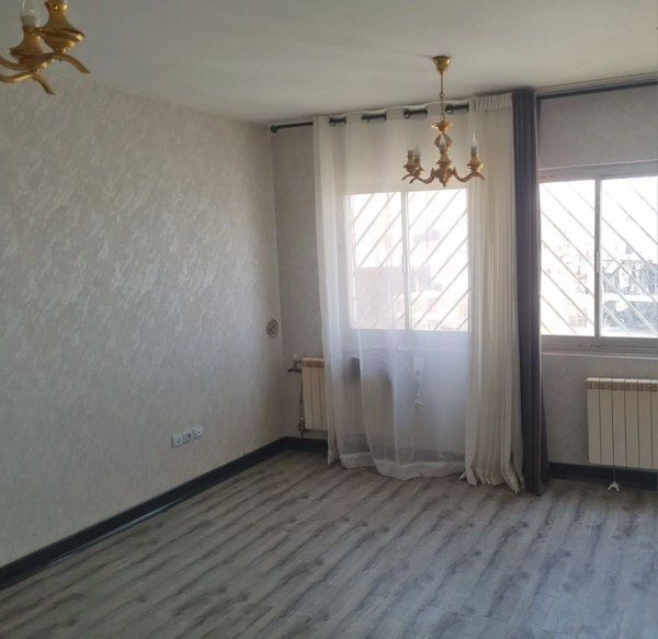 آپارتمان دوخوابه بازسازی شده شیک۱۰۰ متری طبقه ۴