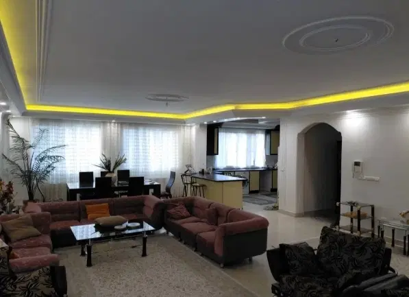 چهارباغ شرقی_۱۷۰متر ۳خواب_فقط امروز_مالک منعطف