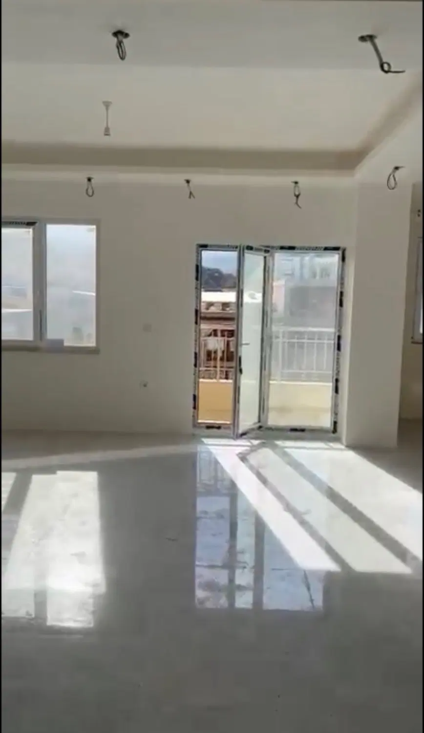 واحد ۱۴۲ متری خیابان افق