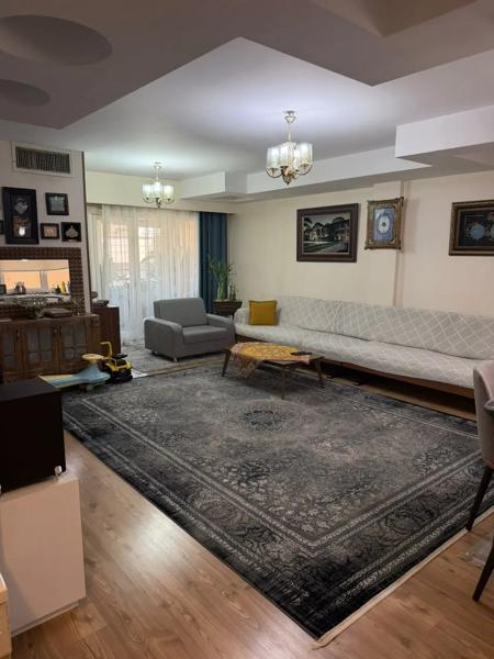 پاسداران ۸۵ متر