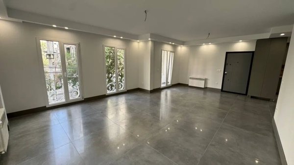 52 متر سالن پرده خور _فول بازسازی شده کامل
