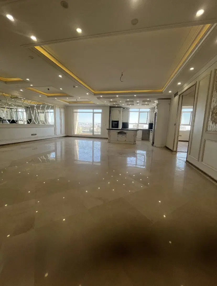 فروش آپارتمان ۱۳۰متر ۳خواب کلیدنخورده کم واحد