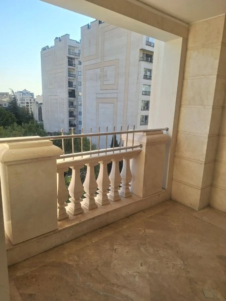 فرمانیه شرقی سنبل ۳۷۰متر ۴ خواب مستر ۳ پارکینگ