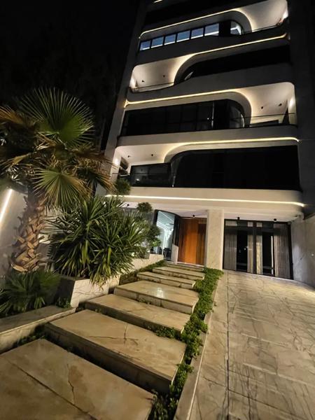 ۳۰۰ متر  VIP  ( ویودار )  ( نوساز ) ۳ پارکینگ