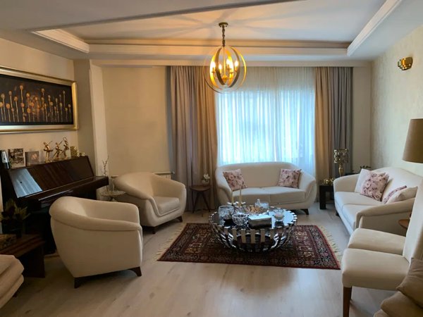 بالای میدان کاج ۱۲۰ متر ۲ خوابه