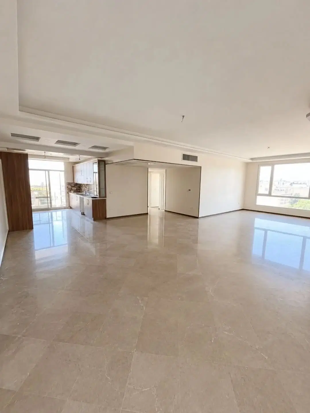 ۹۹ متر ، تاپ لوکیشن ، روبه افتاب ، ۵ ساله