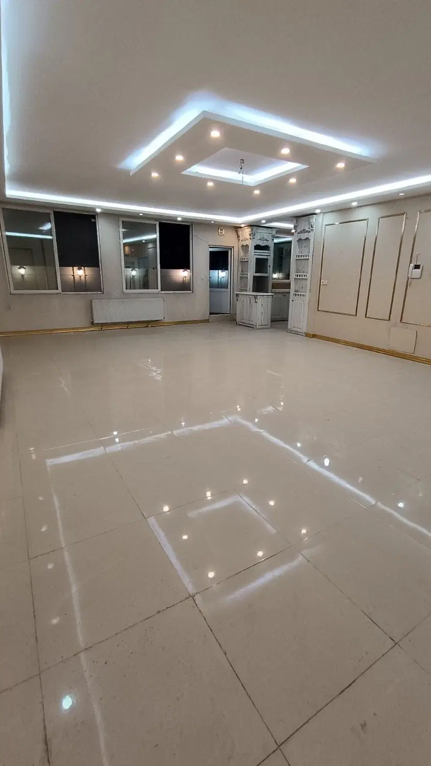 ۲۱۰ متر سه خواب پارکینگ اختصاصی_گلبرگ جنوبی