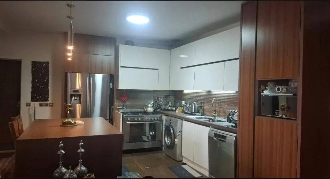 ۹۵ متر دو خواب فول بازسازی شده بدون مالک