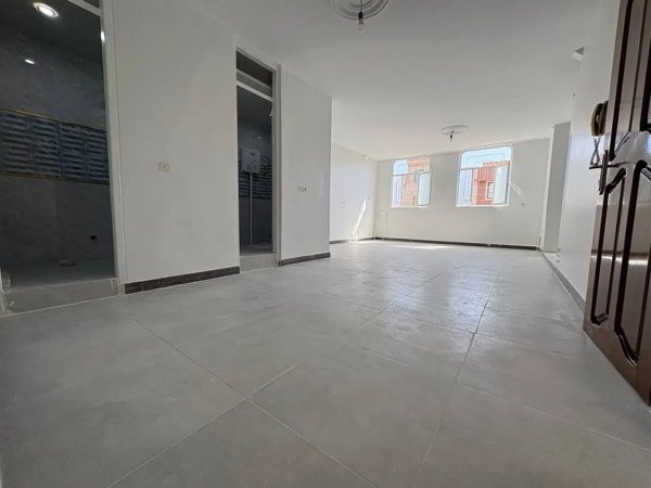 ۹۰ متر‌ نوساز دو واحده