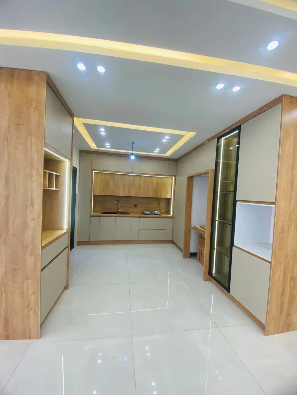 فروش واحد سه خواب در تاپ لوکیشن معلم