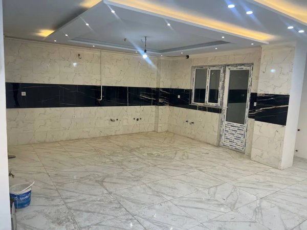 بر بلوار بهارستان _ ۱۳۶  متر  تک واحدی