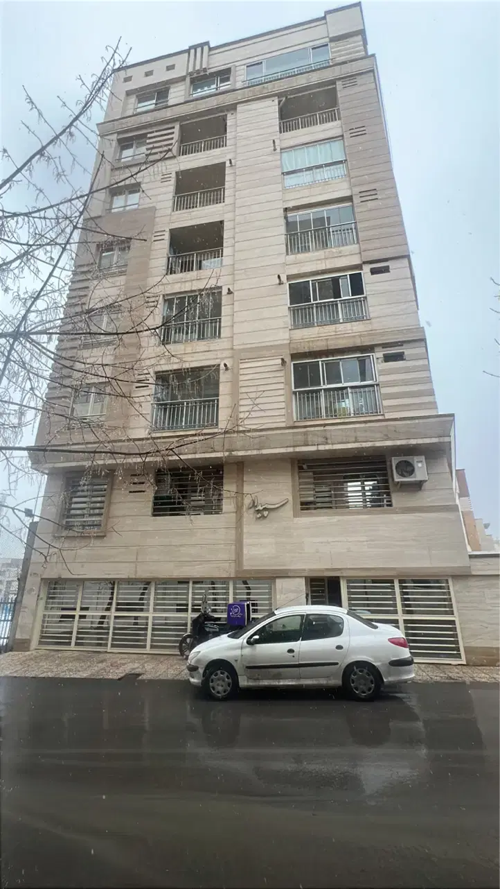 107 متر بر عظیمی
