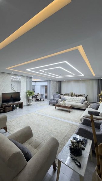 اپارتمان سه نبش ۱۷۰ متری