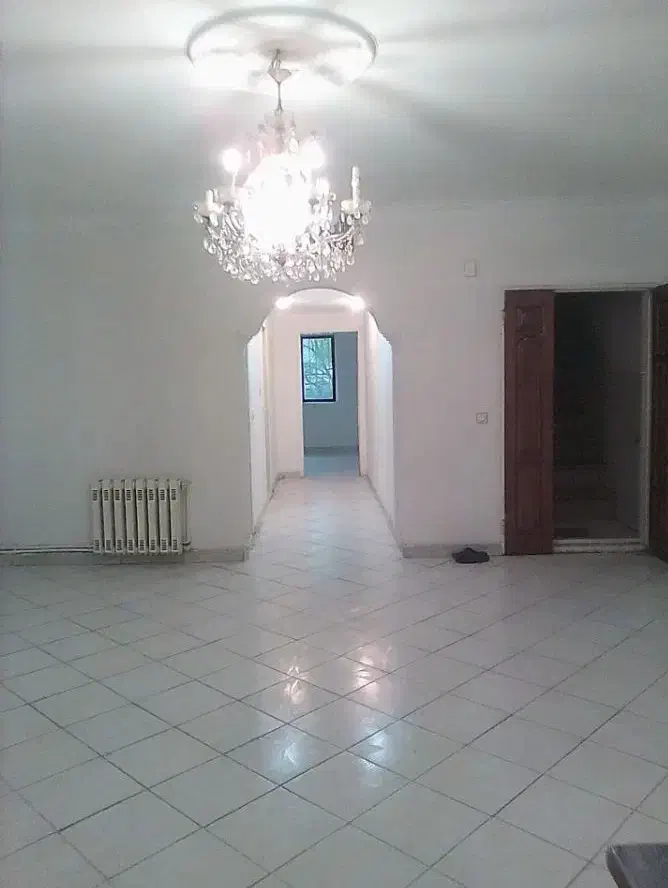 ۸۲ متر _ تکخواب _ طبقه همکف       پارکینگ _ انباری
