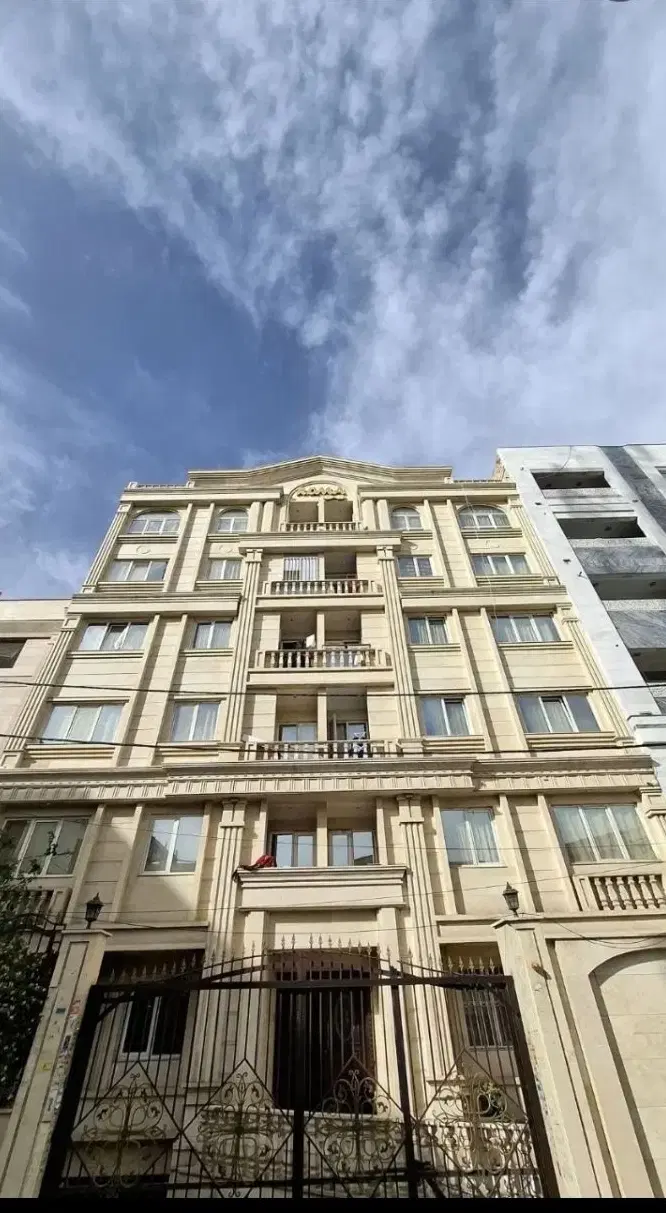 املاک‌ پرهام بانک سرمایه‌گذاری پیش فروش کار نمیکند