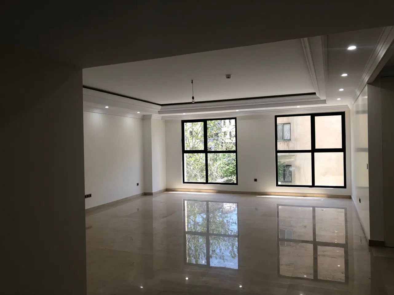 ۲۰۰ متر نوساز_اندرزگو(حکمت) نوساز_لابی