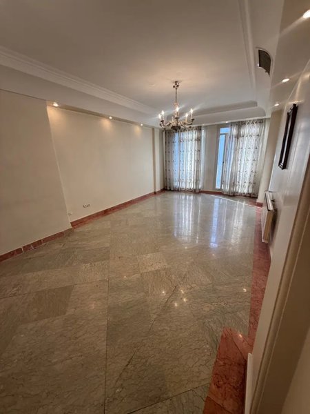 ۸۵ متر ۲ خواب طبقه ۴ روبه کوچه فول امکانات