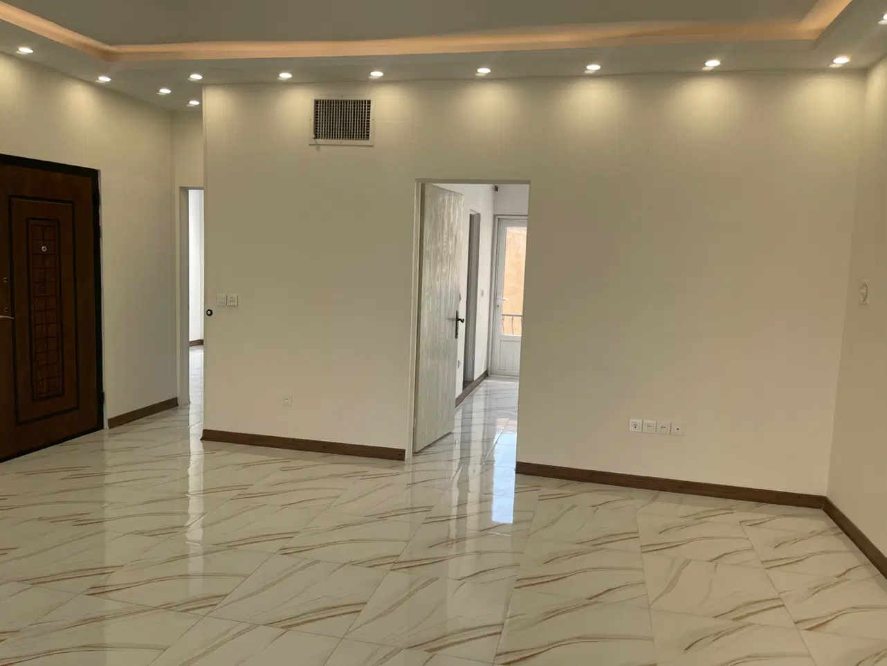 ۱۱۰ متری بلوار جمهوری گوهردشت دوخوابه،تخلیه
