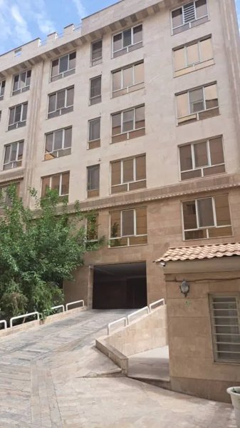 فردوس غرب_ ۱۲۵ متر۳ خواب_ فول امکانات