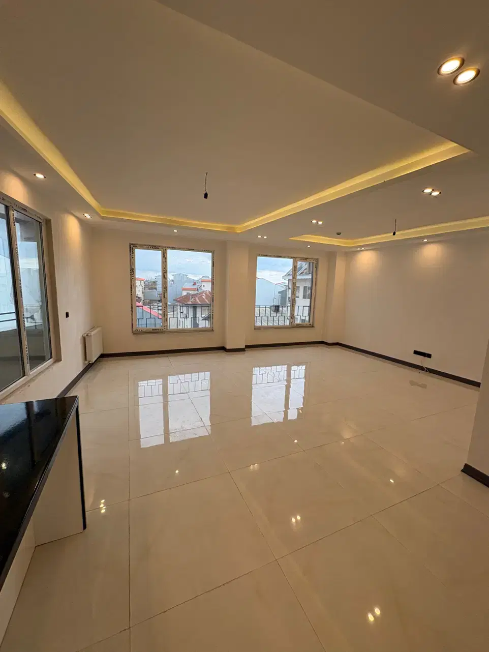 ۱۳۵ متری_۳ خواب_تک واحدی_فول امکانات_ضیابری لاکانی