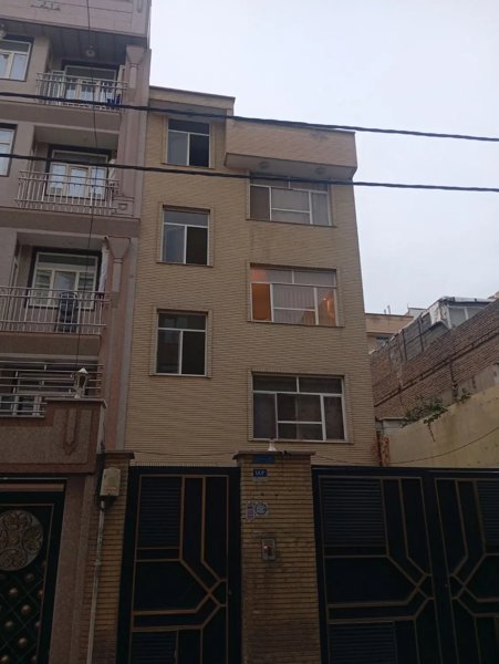 قدرالسهم _ طبقه سوم _ شمالی _ خیابان ۱۹