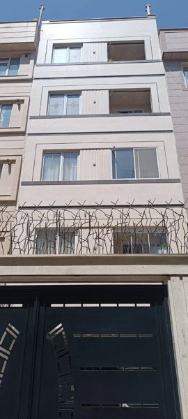 آپارتمان64متری طبقه اول باحیات خلوت
