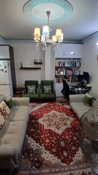 ۴۷ متری آسانسور دار انباری خوش نقشه خیابان سادات