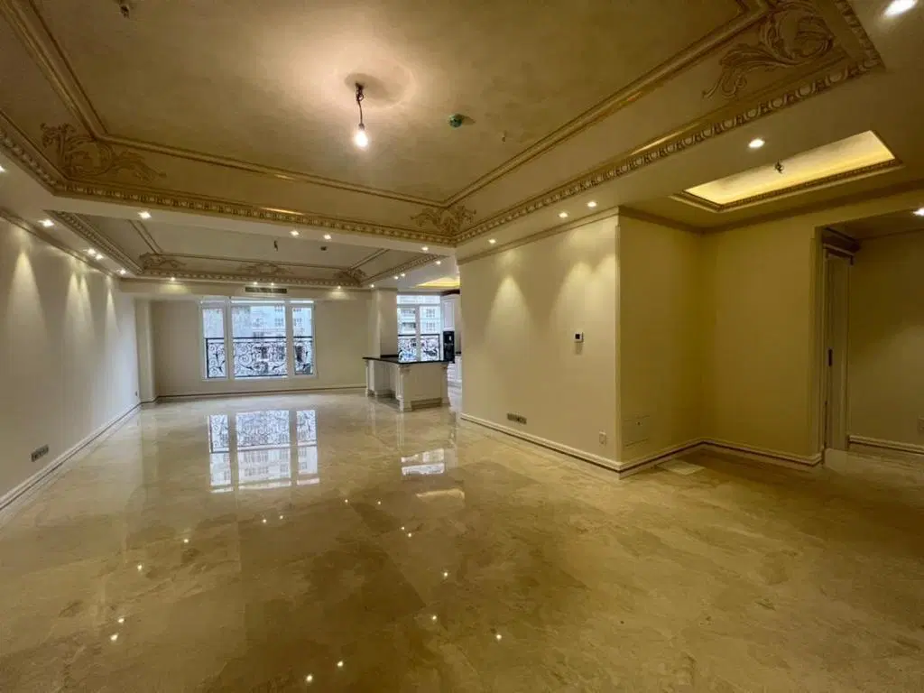 نیاوران۲۱۰متر ۳پارکینگ ۴خواب ۲جهت‌نور ورودی‌ لابی‌